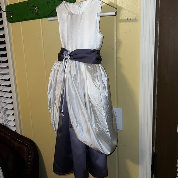 Girls White & Lilac Silk Floral Tied Back Formal Dress Flower Girl Dress - Picture 8 of 16